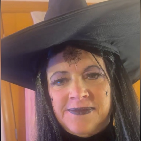 Cheryl_Beans is Live. SELLING YOURS & MINE - Picture 4 of 4